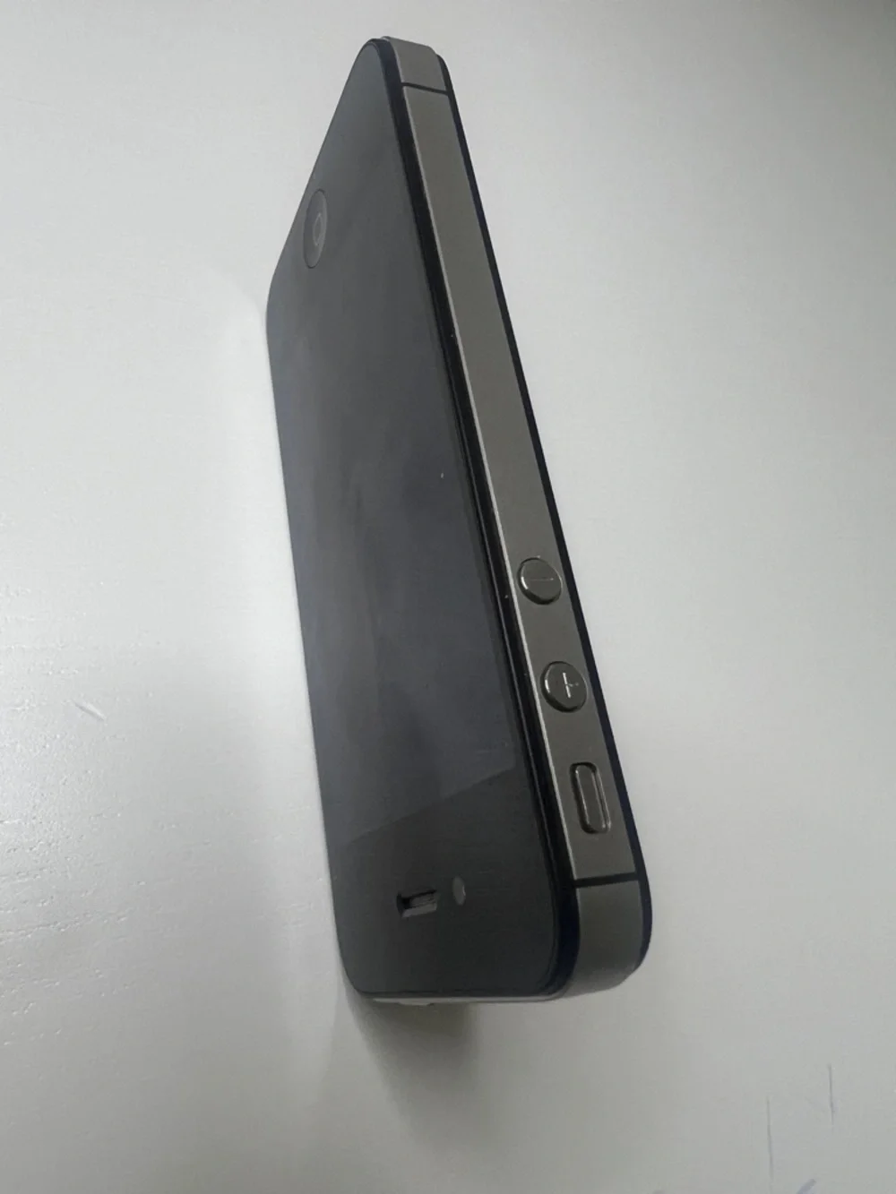 3 iphone 5s, 4s white and black